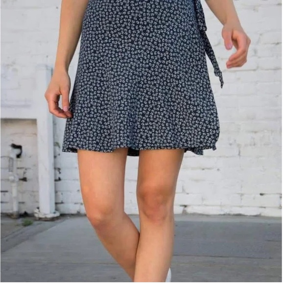 Brandy Melville Floral Wrap Mini Skirt - Picture 1 of 5